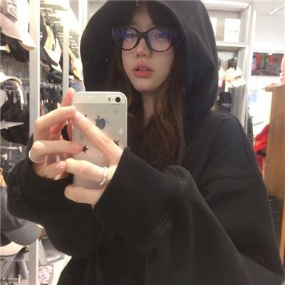 星光落在她身上